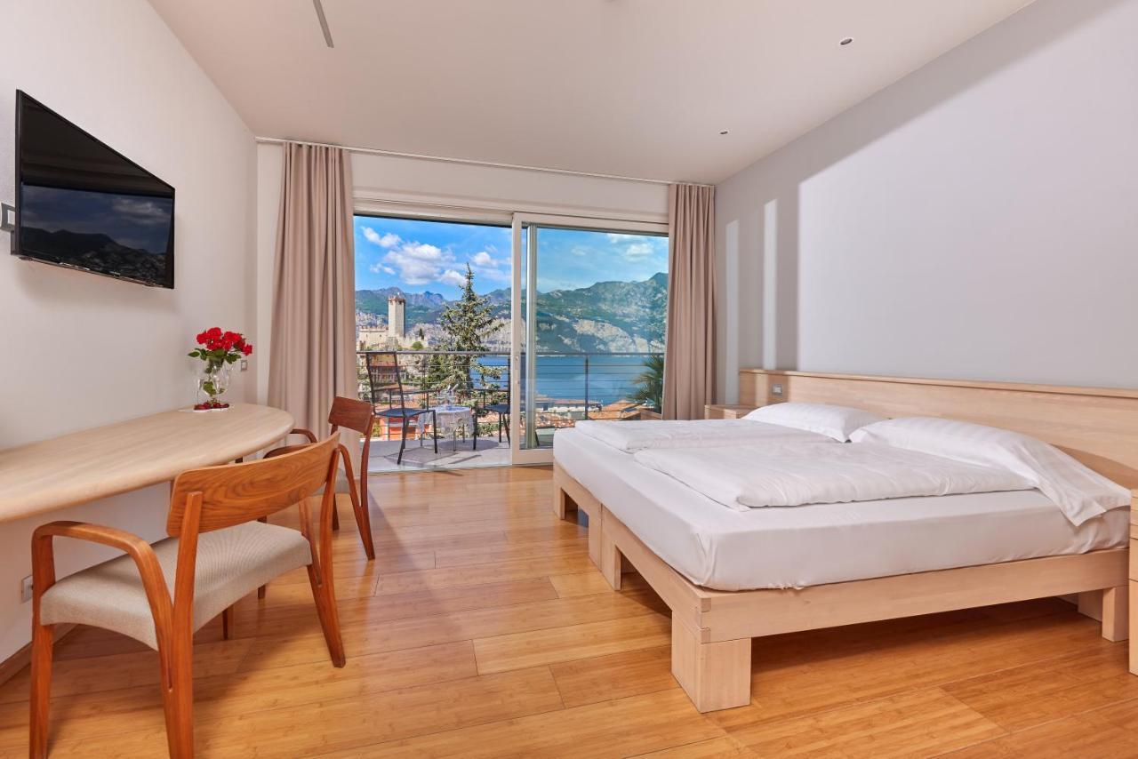 Eco Hotel Ariston Малчезине Екстериор снимка