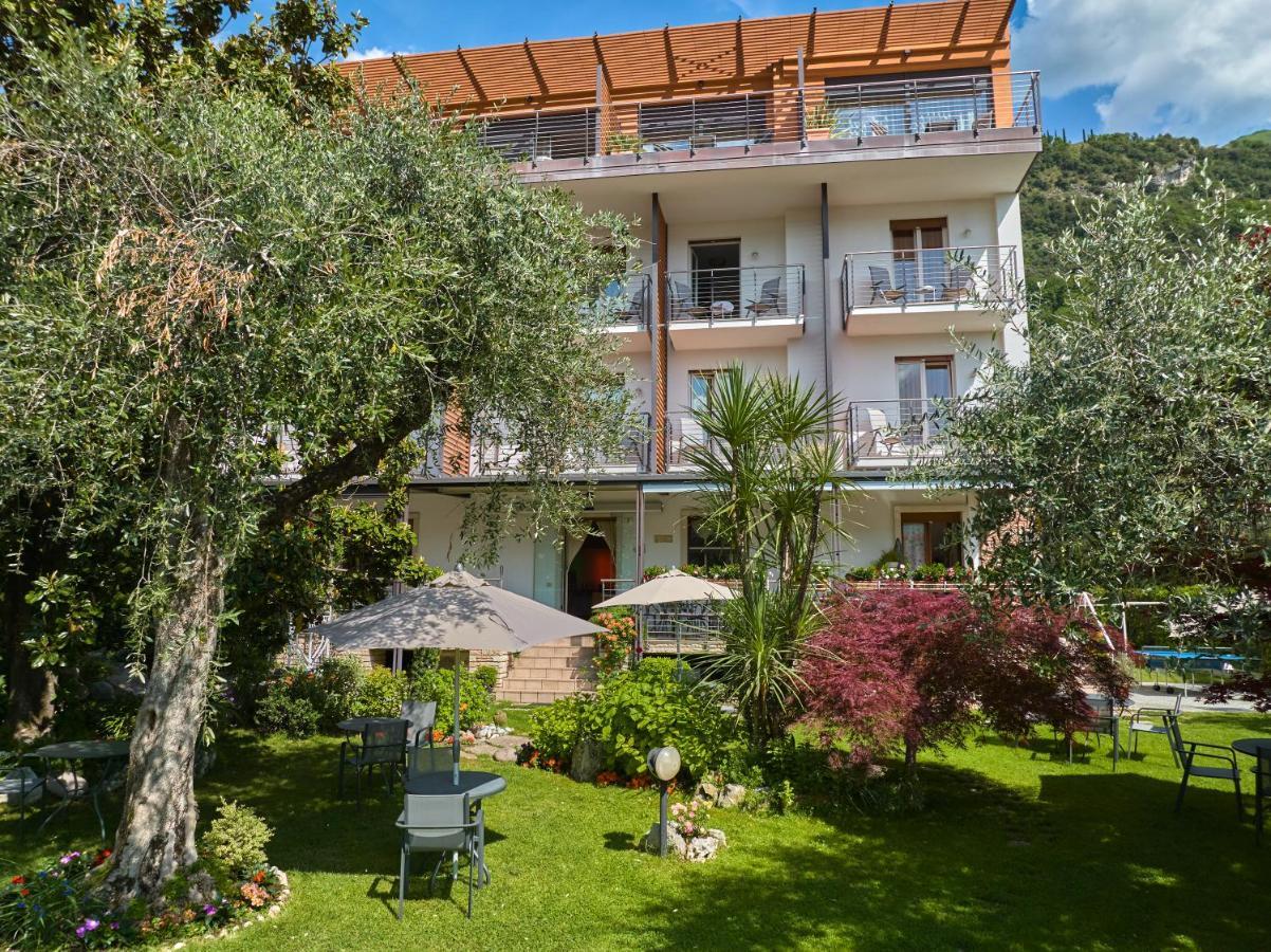 Eco Hotel Ariston Малчезине Екстериор снимка