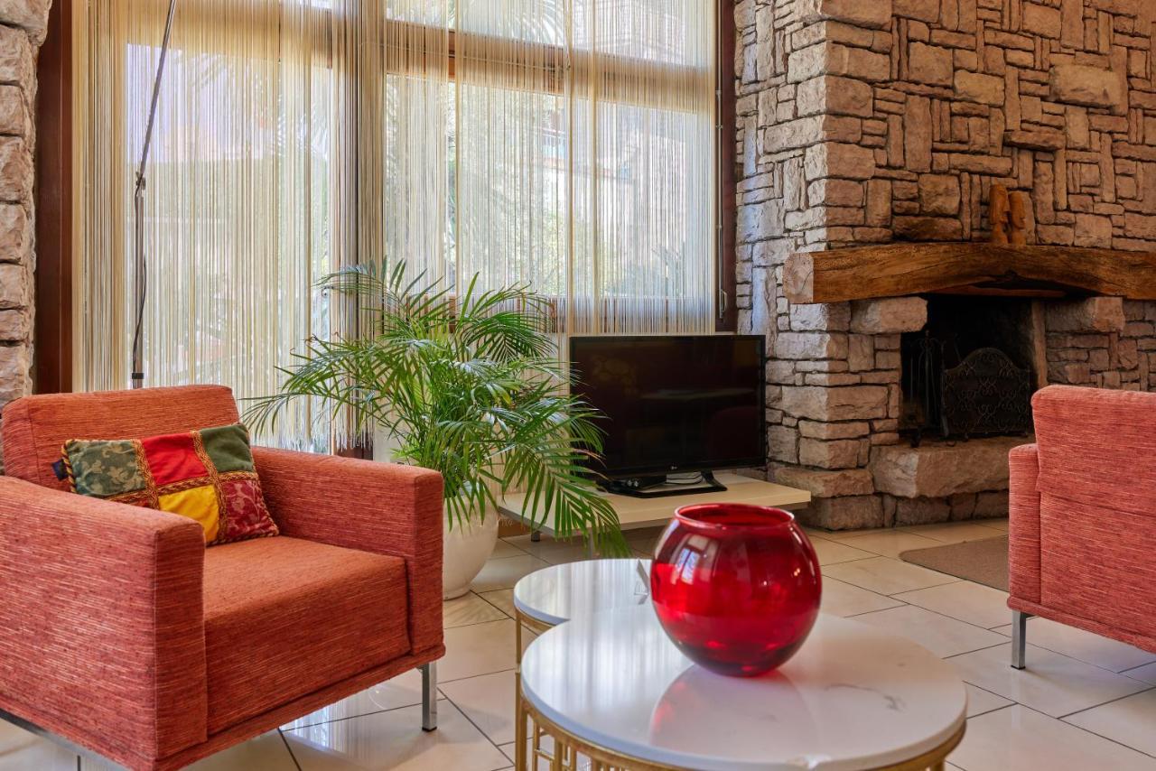 Eco Hotel Ariston Малчезине Екстериор снимка