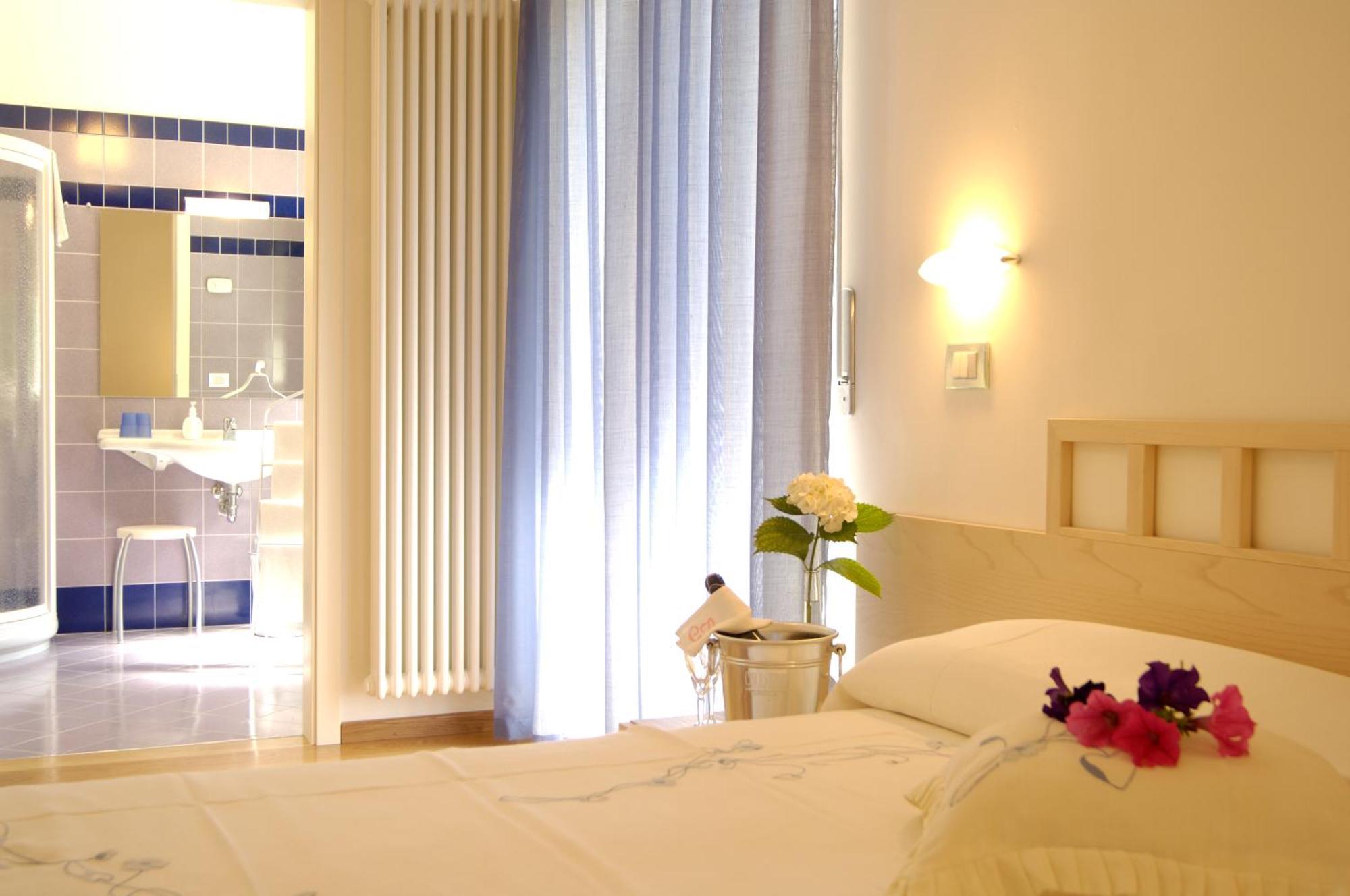 Eco Hotel Ariston Малчезине Екстериор снимка