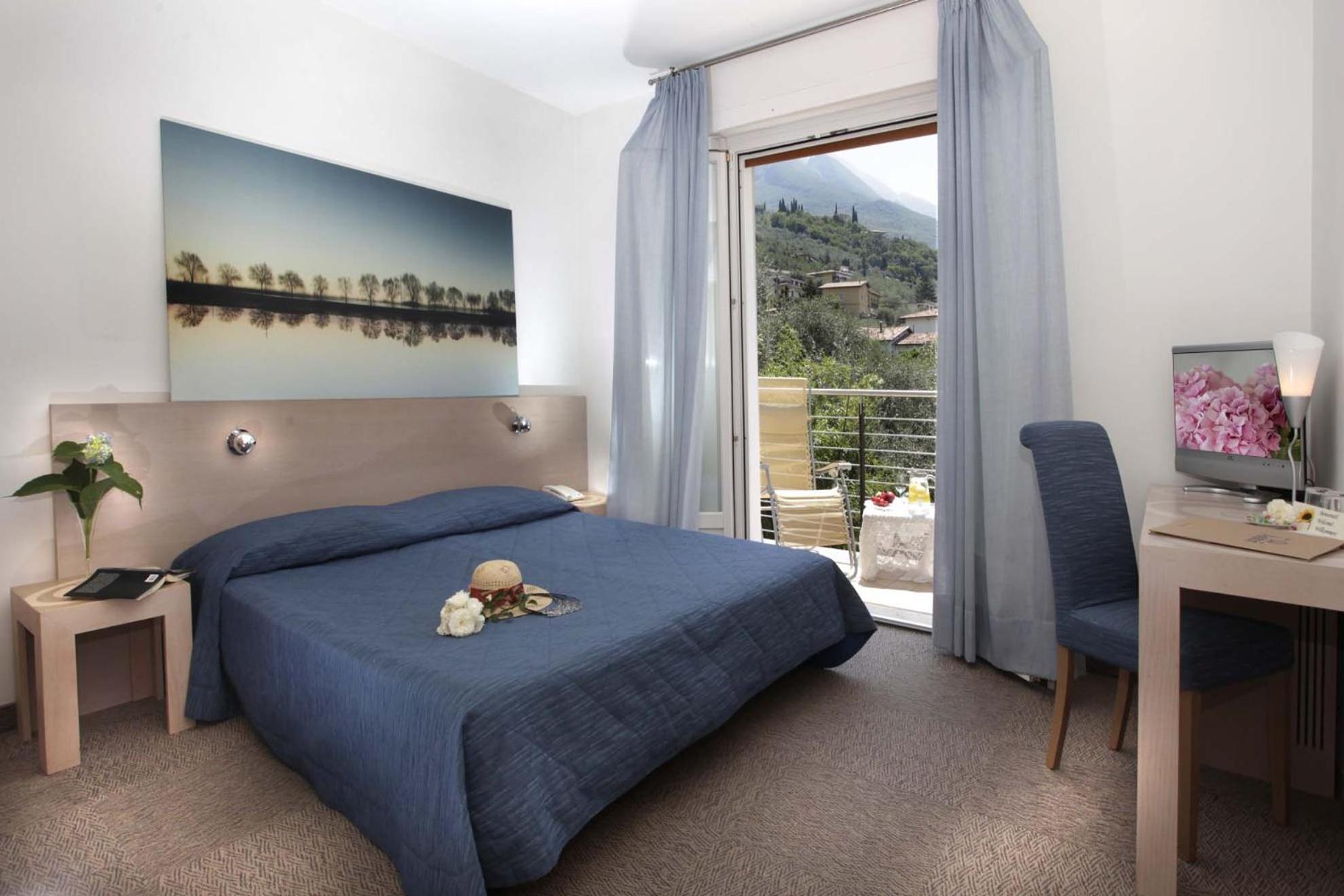 Eco Hotel Ariston Малчезине Екстериор снимка