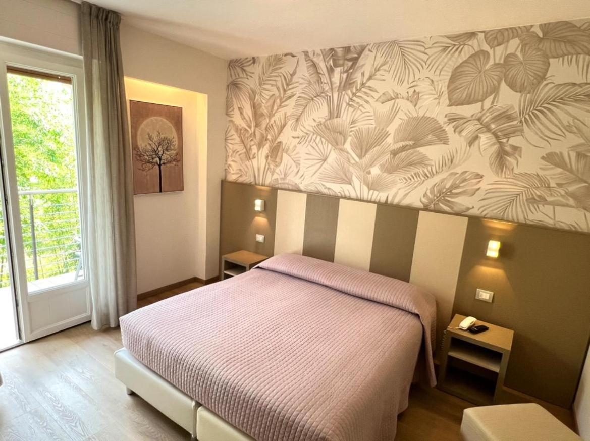 Eco Hotel Ariston Малчезине Екстериор снимка